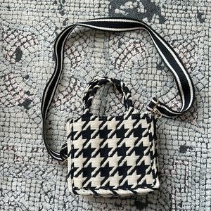 Crossbody small bag.